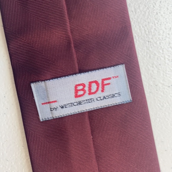 NWT Vintage 90s darker red tie - Picture 10 of 11